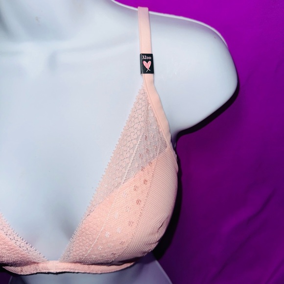 VICTORIA SECRET INCREDIBLE PLUNGE BRA - Picture 2 of 8